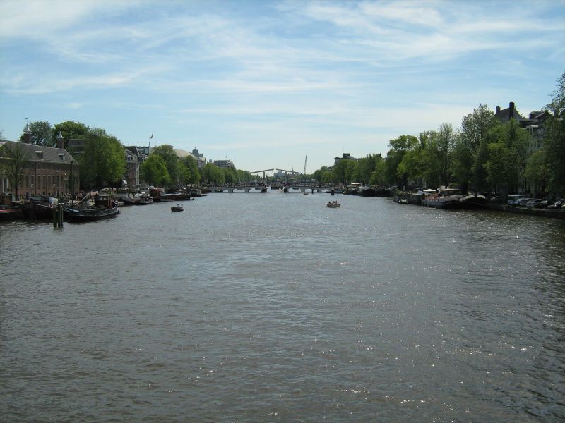 Amsterdam, wbrew pozorom, to nie jest kanał - a rzeka